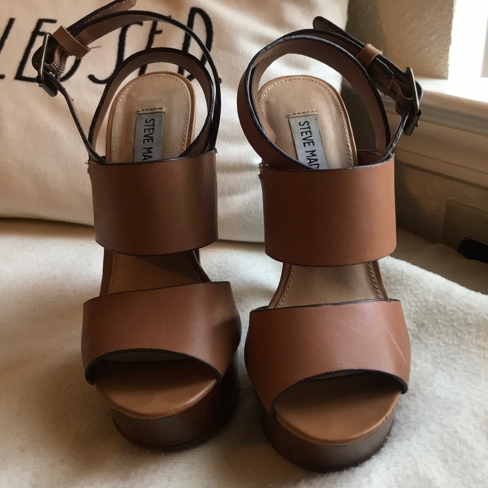 Steve Madden Dezzzy tan leather platform heels.